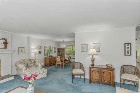 $899,000 | 9 Fox Ridge Lane, Locust Valley, NY 11560
