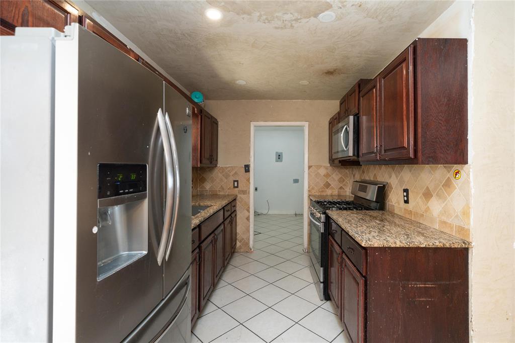 913 Russell Road Everman, TX 76140 - Photo 9 of 28