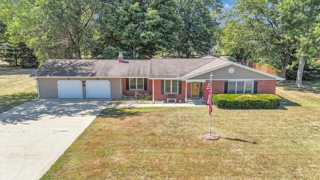 $255,000 | 2128 Bonnie Lane, Monticello, IL 61856