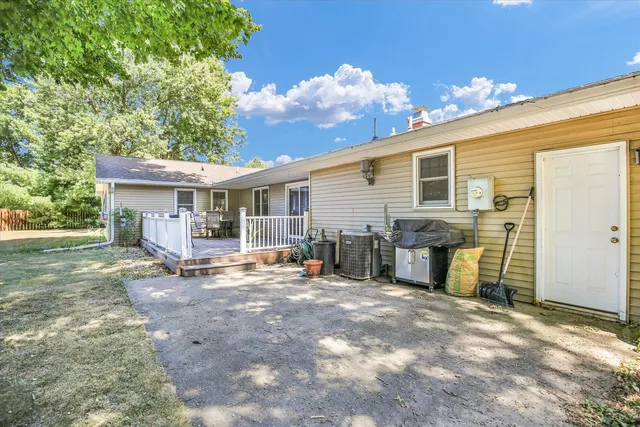 $255,000 | 2128 Bonnie Lane, Monticello, IL 61856