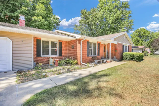 $255,000 | 2128 Bonnie Lane, Monticello, IL 61856