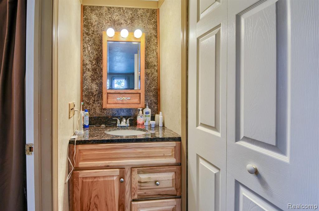 6430 Lyons Road Imlay City, MI 48444 - Photo 13 of 57