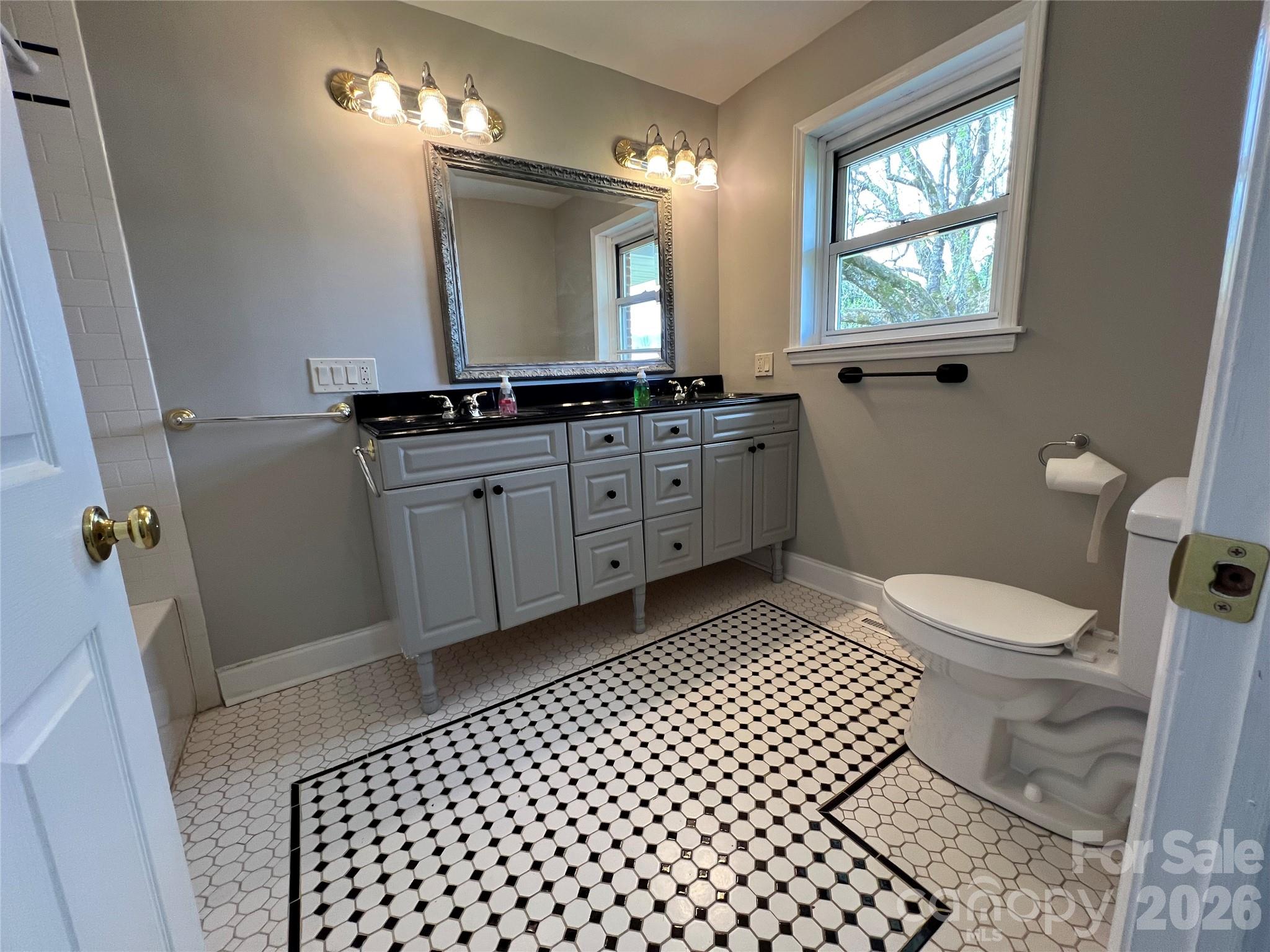 93 Laycock Road Hendersonville, NC 28792 - Photo 17 of 34