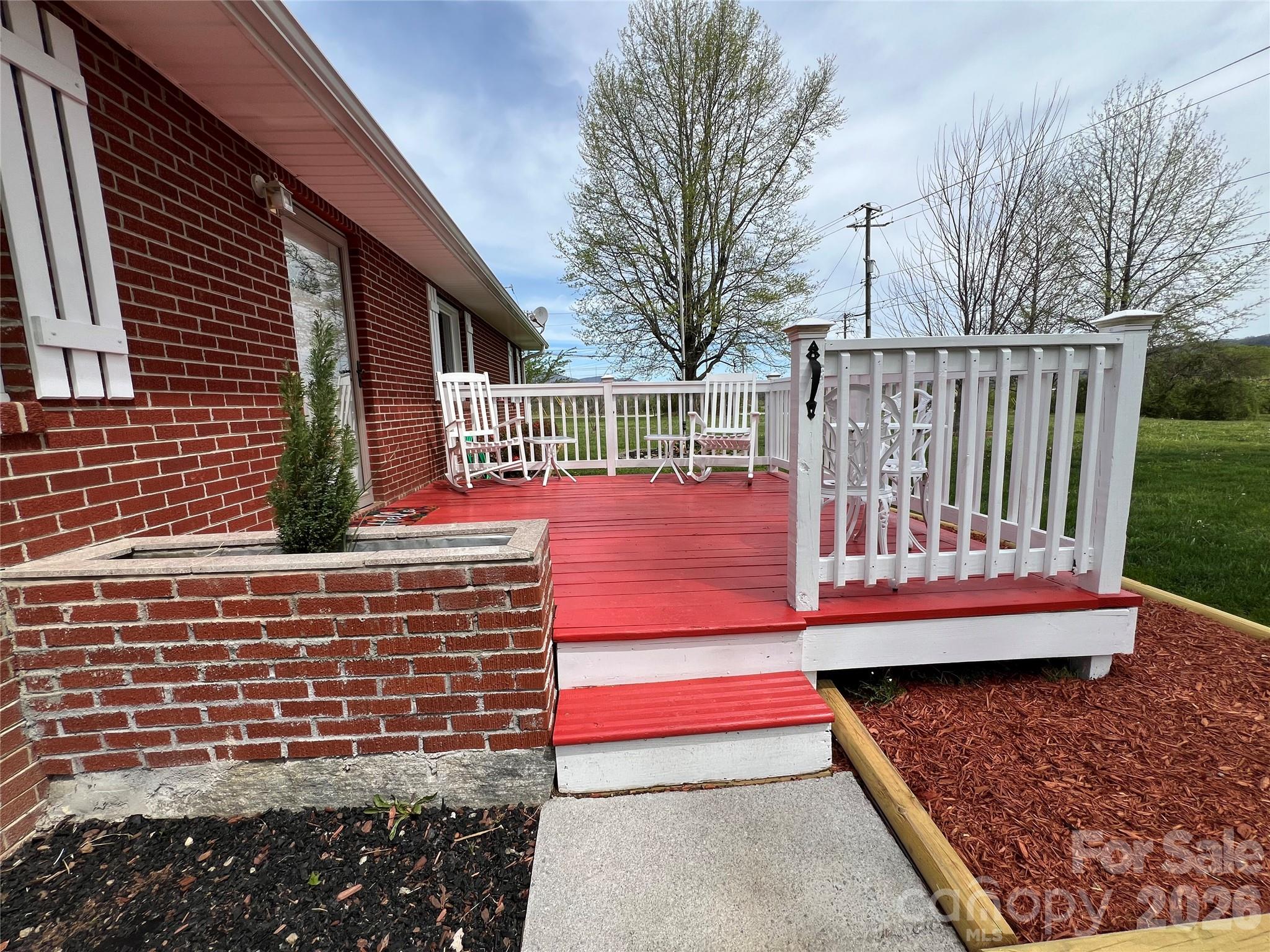 93 Laycock Road Hendersonville, NC 28792 - Photo 7 of 34