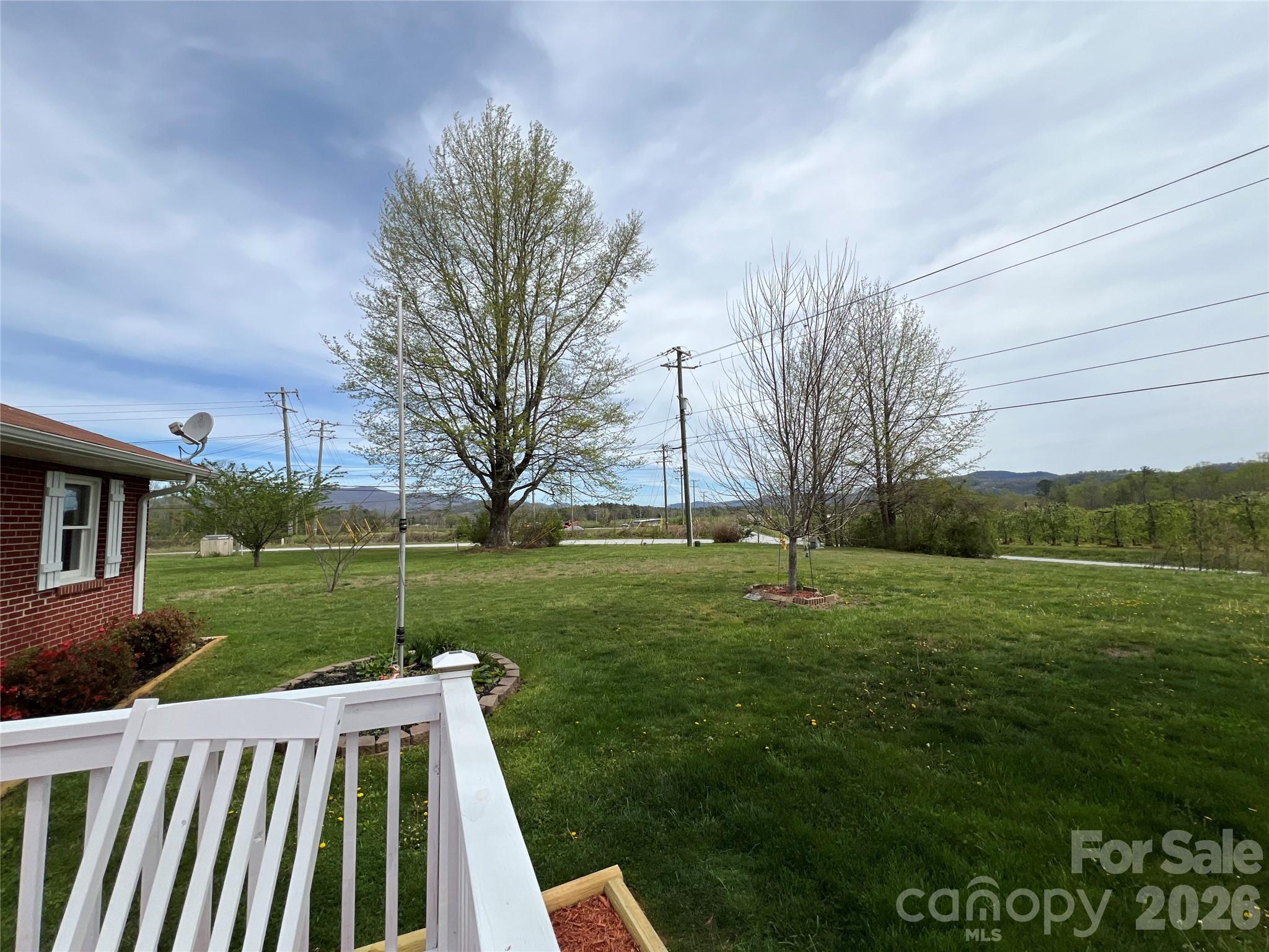 93 Laycock Road Hendersonville, NC 28792 - Photo 8 of 34