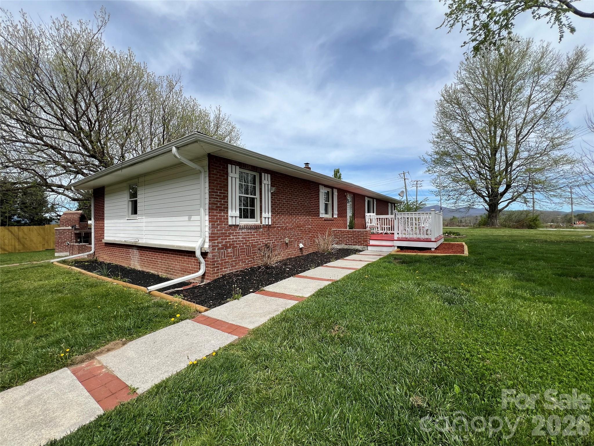 93 Laycock Road Hendersonville, NC 28792 - Photo 9 of 34