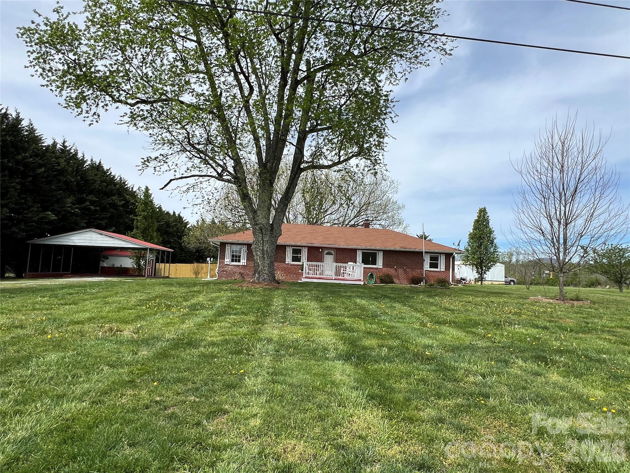93 Laycock Road Hendersonville, NC 28792 - Photo 10 of 34