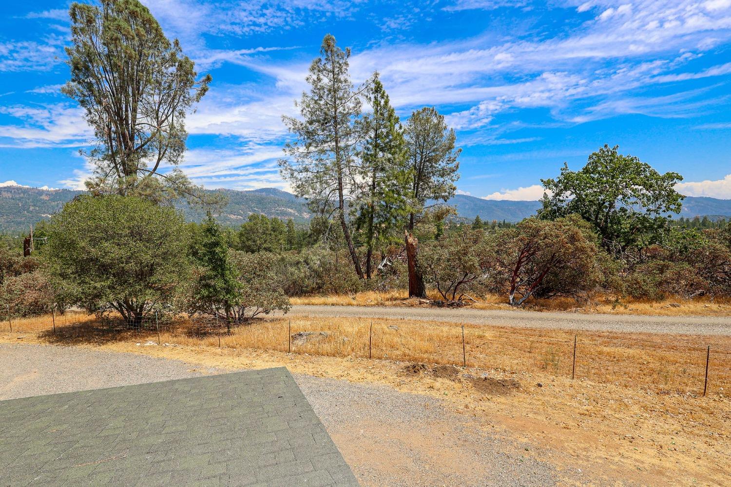 5240 Tiptop Road Mariposa, CA 95338 - Photo 47 of 71 a view of a yard with wooden fence