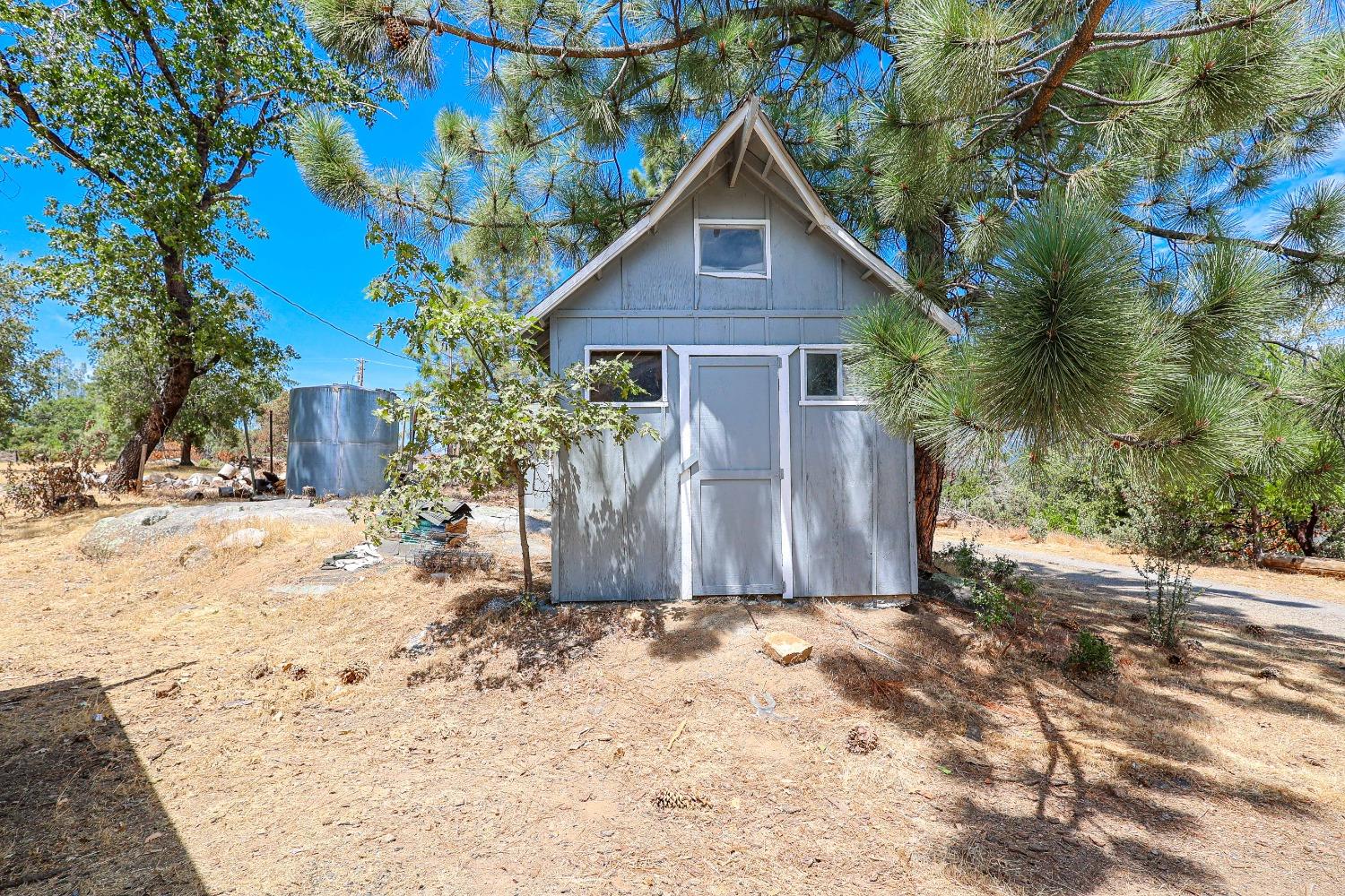 5240 Tiptop Road Mariposa, CA 95338 - Photo 58 of 71 a view of a house with a yard covered with snow