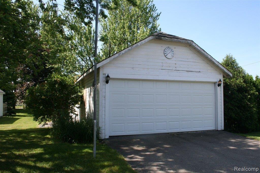 15944 Clinton River Road Clinton Township, MI 48038 - Photo 21 of 25 Garage