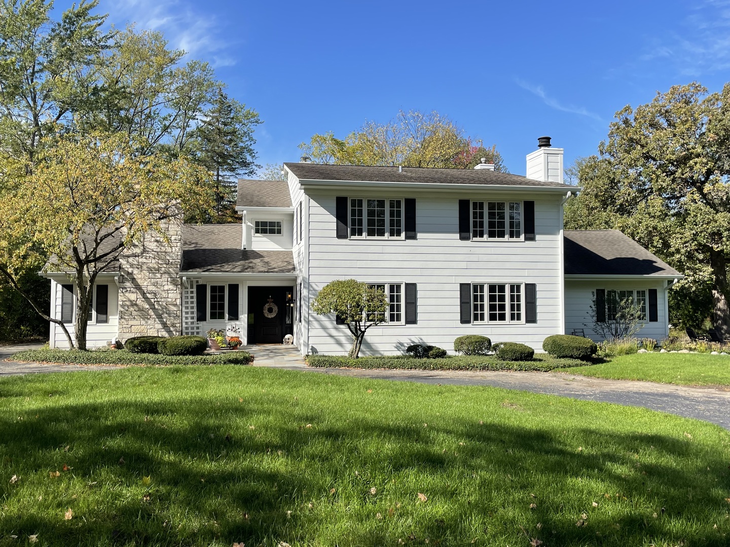 1414 North Avenue Bannockburn, IL 60015 - Photo 3 of 29 a front view of house with yard and green space