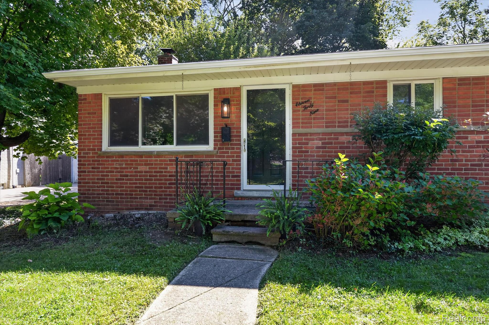 03-1149 Parallel St. Fenton, MI.jpg
