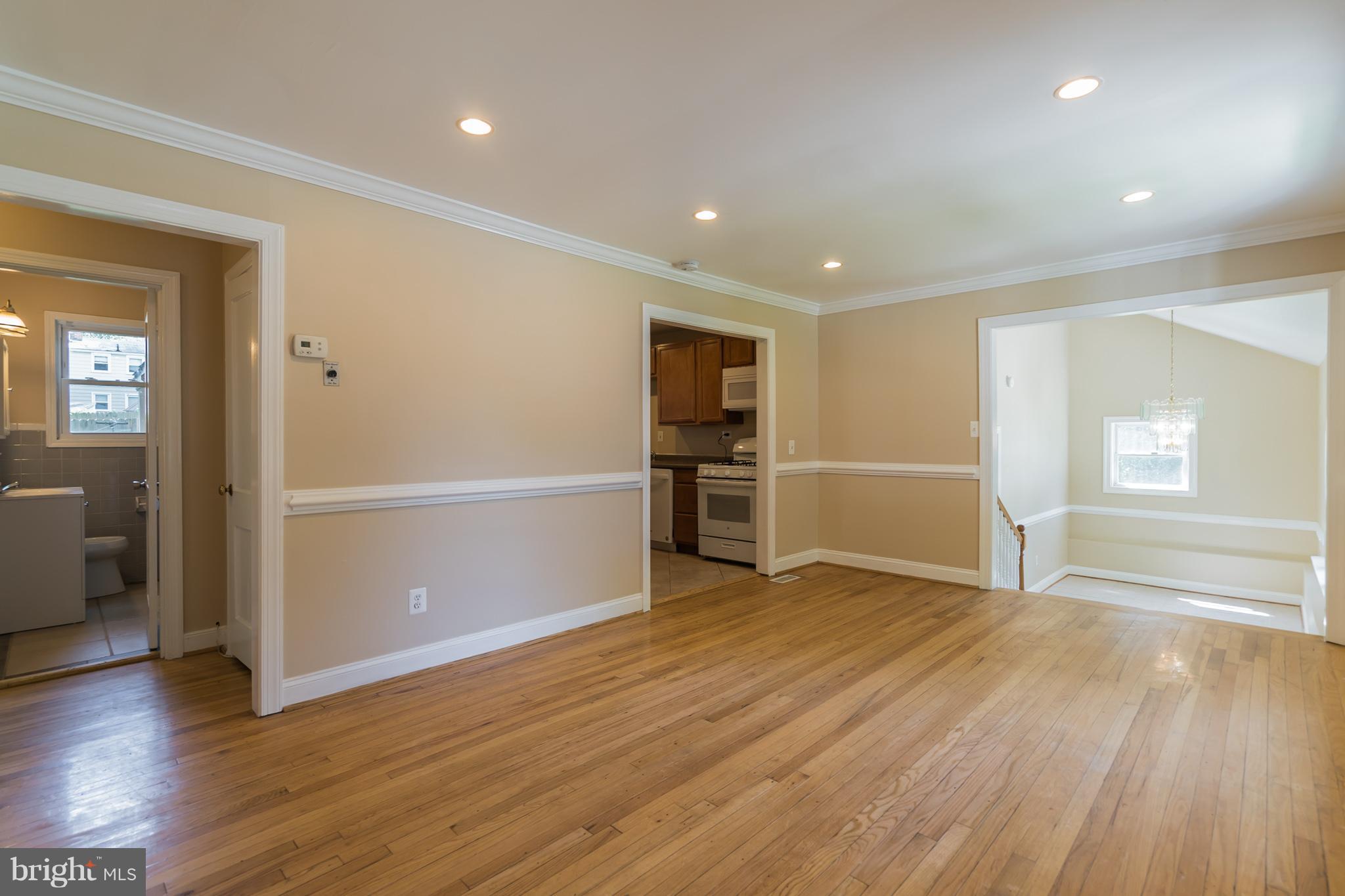 2905 Lindell Street Silver Spring, MD 20902 - Photo 8 of 30 Living Room
