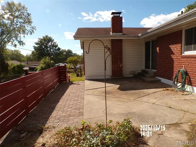 $258,000 | 4348 Vandals Drive, Florissant, MO 63033
