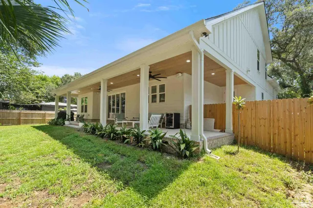 a view of a back yard of the house