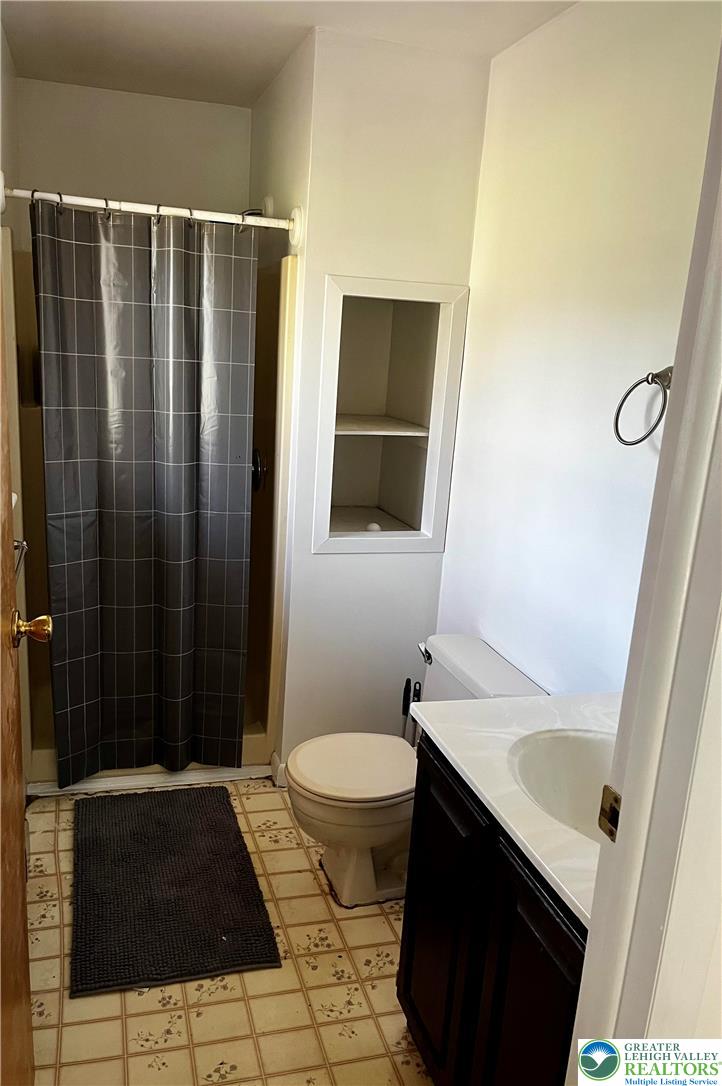 4733 Hillside Road Coplay, PA 18037 - Photo 8 of 18 Master en-suite