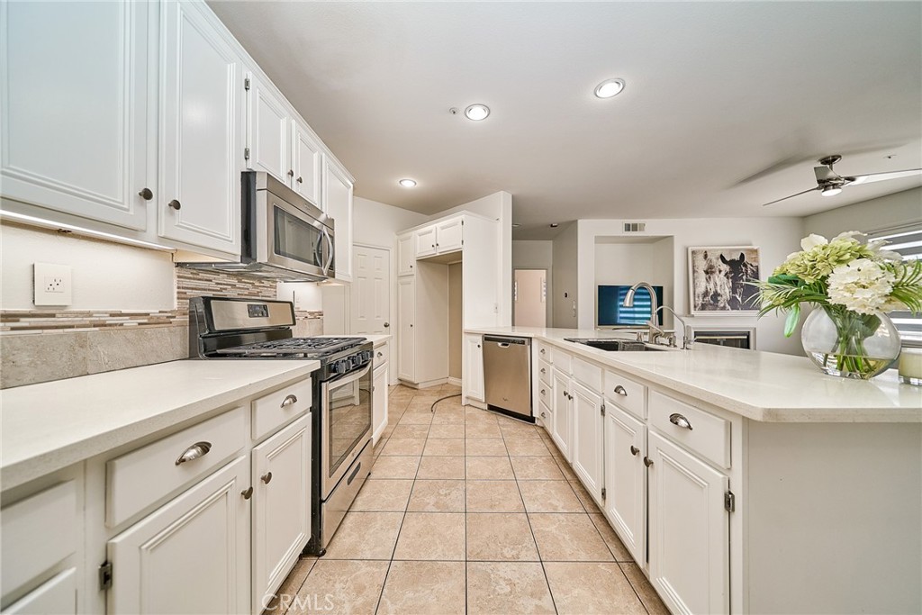 441 Ridgeway Irvine, CA 92620 - Photo 13 of 47