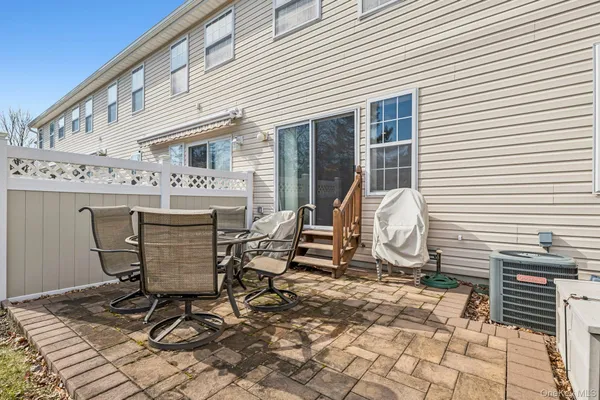 $540,000 | 4 Commodore Circle, Port Jefferson Station, NY 11776