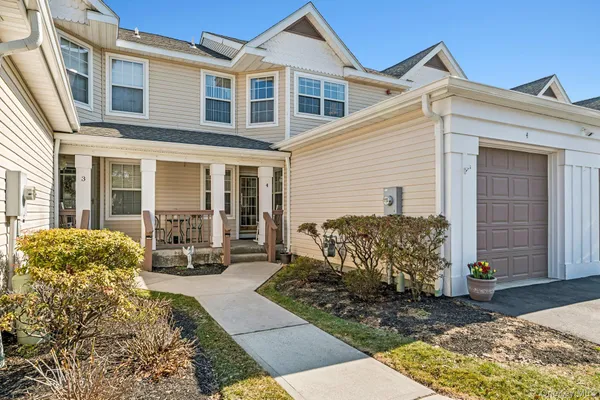 $540,000 | 4 Commodore Circle, Port Jefferson Station, NY 11776