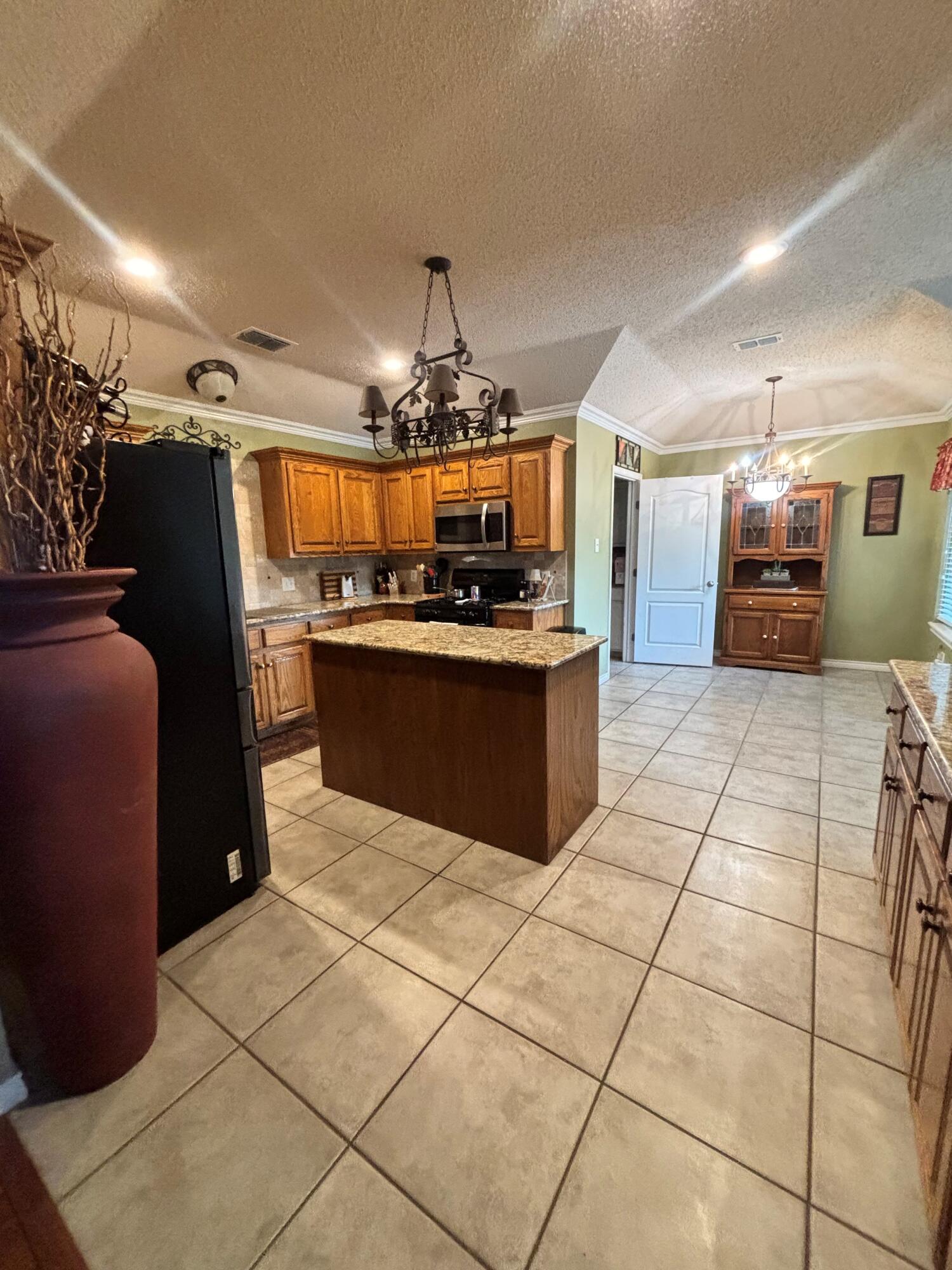 3713 106th Street Lubbock, TX 79423 - Photo 6 of 22 kitchen 5