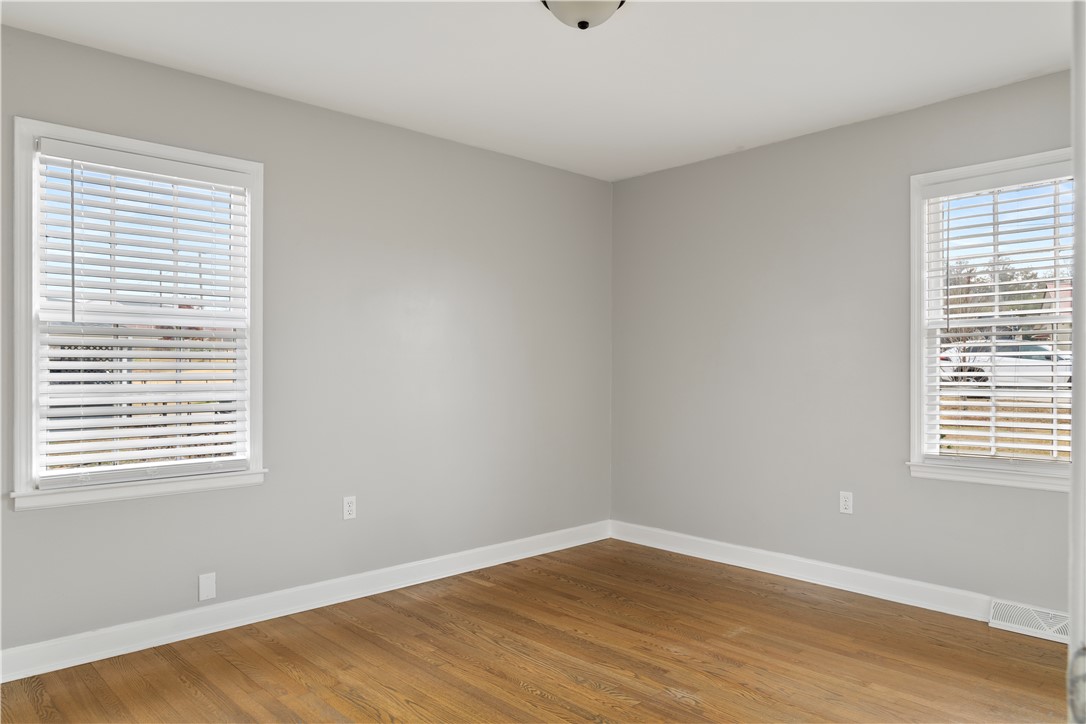 138 Julian Drive Seneca, SC 29678 - Photo 27 of 44 Master bedroom