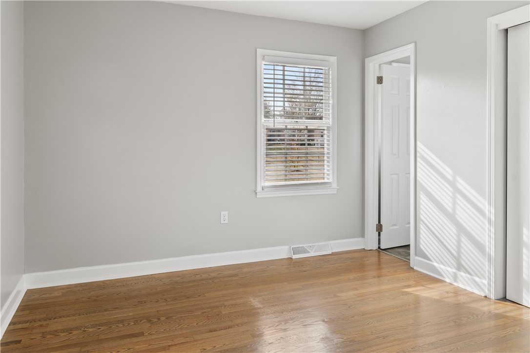 138 Julian Drive Seneca, SC 29678 - Photo 28 of 44 Master bedroom