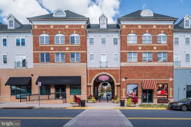 $435,000 | 801 Pleasant Drive, Unit 80108, Rockville, MD 20850