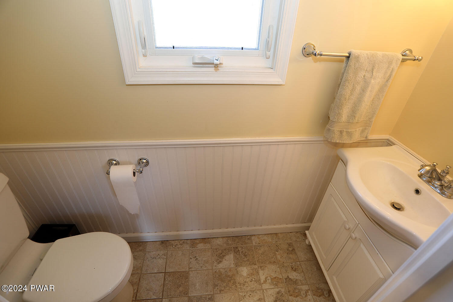390 Cemetery Road Damascus, PA 18415 - Photo 14 of 37 Downstairs half bath