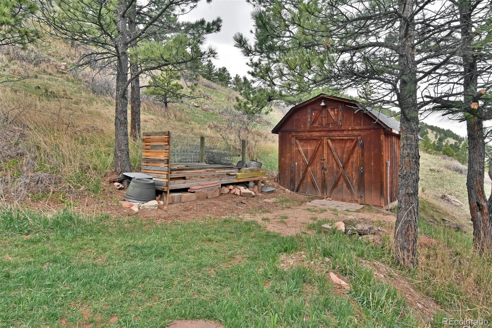 6761 Olde Stage Road Boulder, CO 80302 - Photo 31 of 36 a backyard of a house with table and chairs