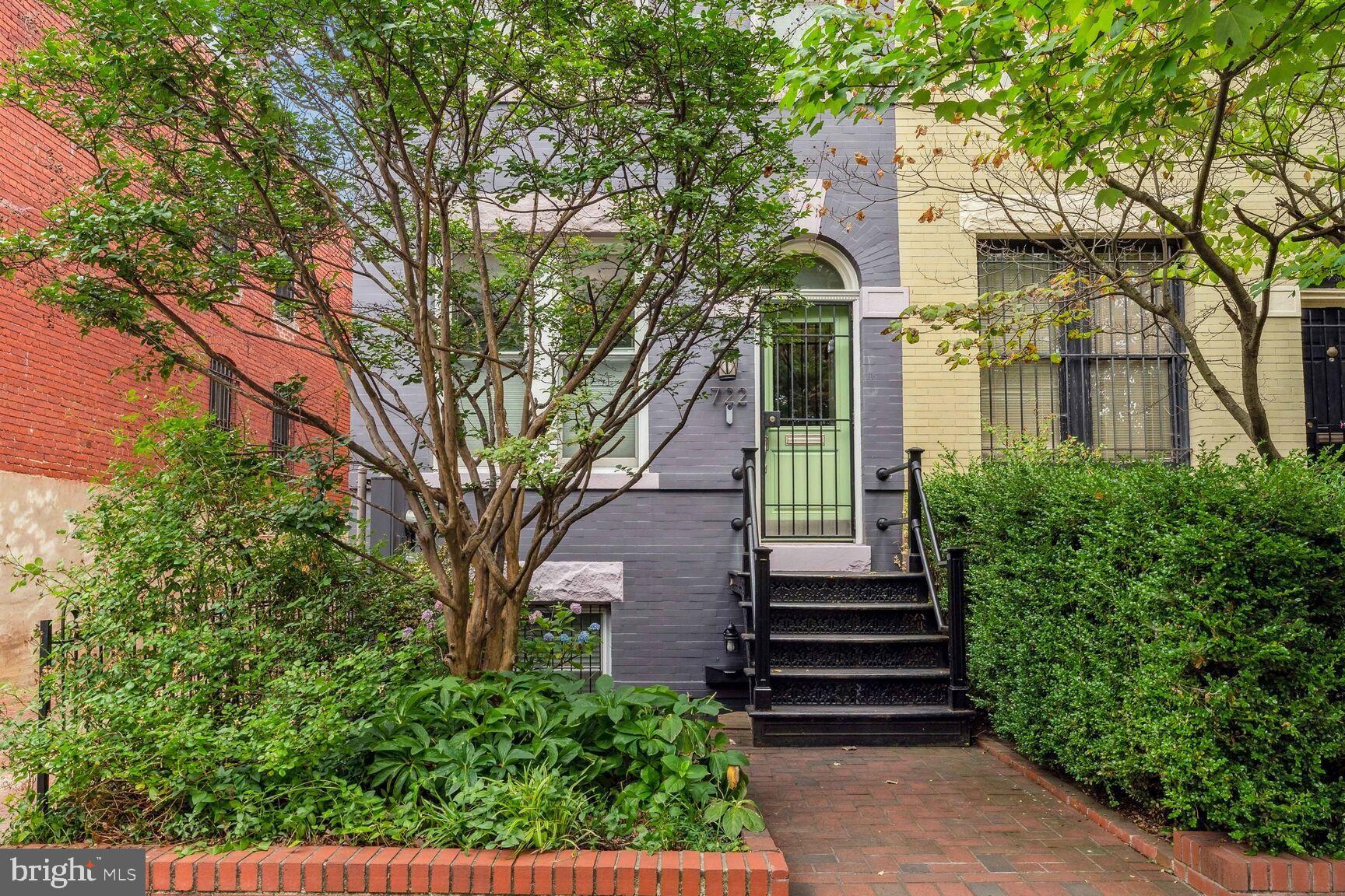 722 13th Street Southeast, Unit A Washington, DC 20003 - Photo 2 of 32