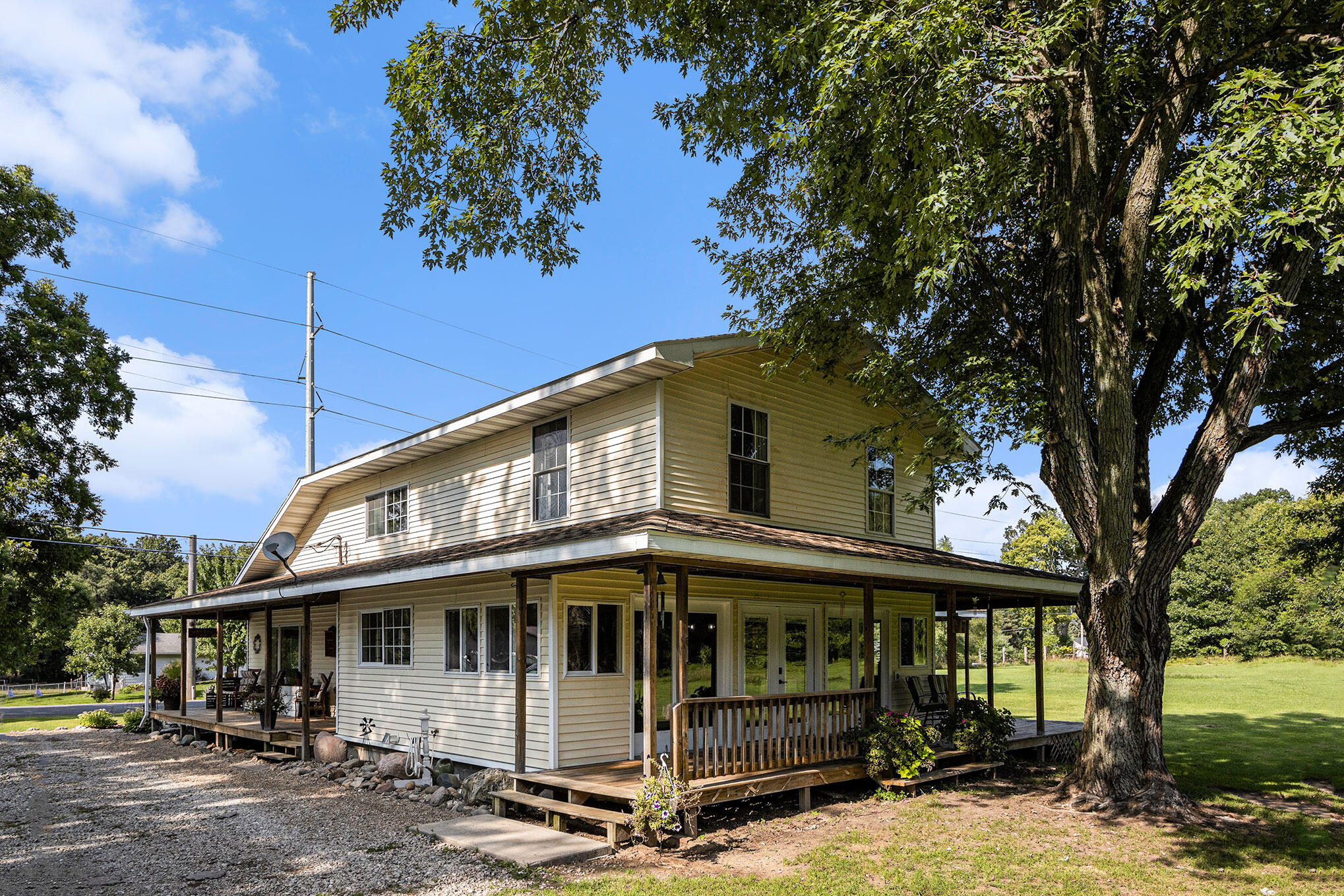 9588 Bellevue Road Battle Creek, MI 49014 - Photo 2 of 39 back view
