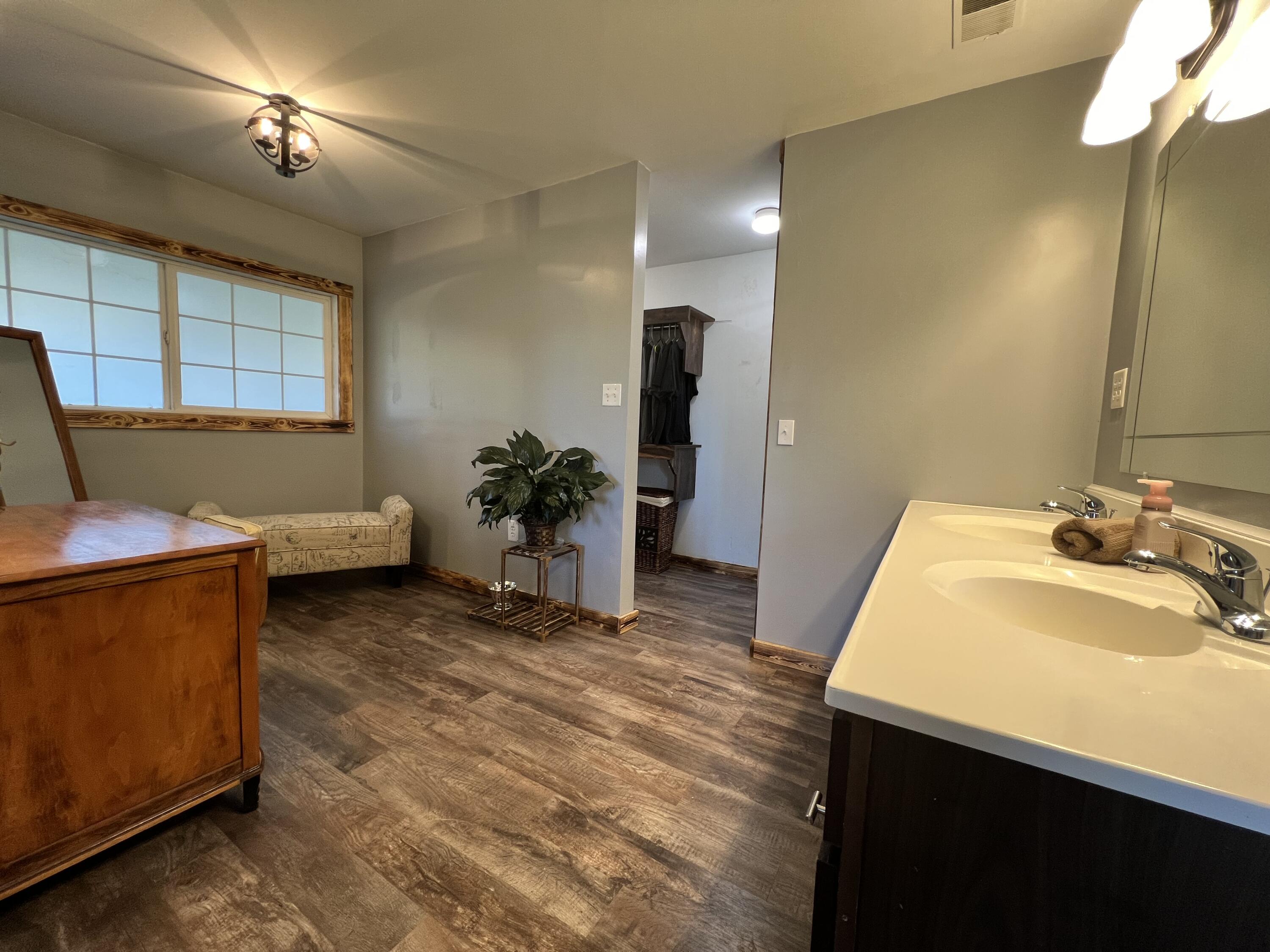 9588 Bellevue Road Battle Creek, MI 49014 - Photo 25 of 39 sink/dressing room area