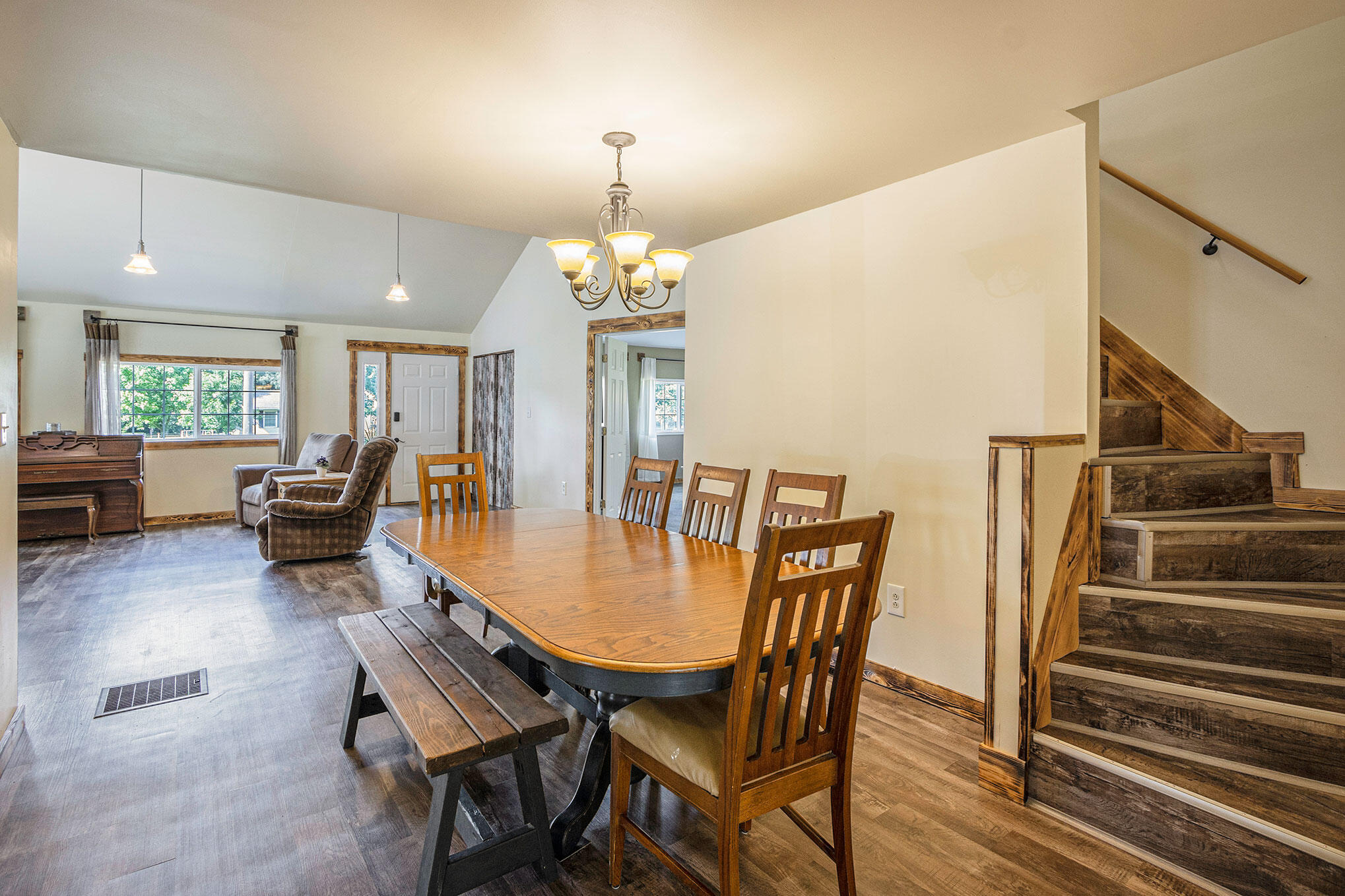 9588 Bellevue Road Battle Creek, MI 49014 - Photo 27 of 39 dining area