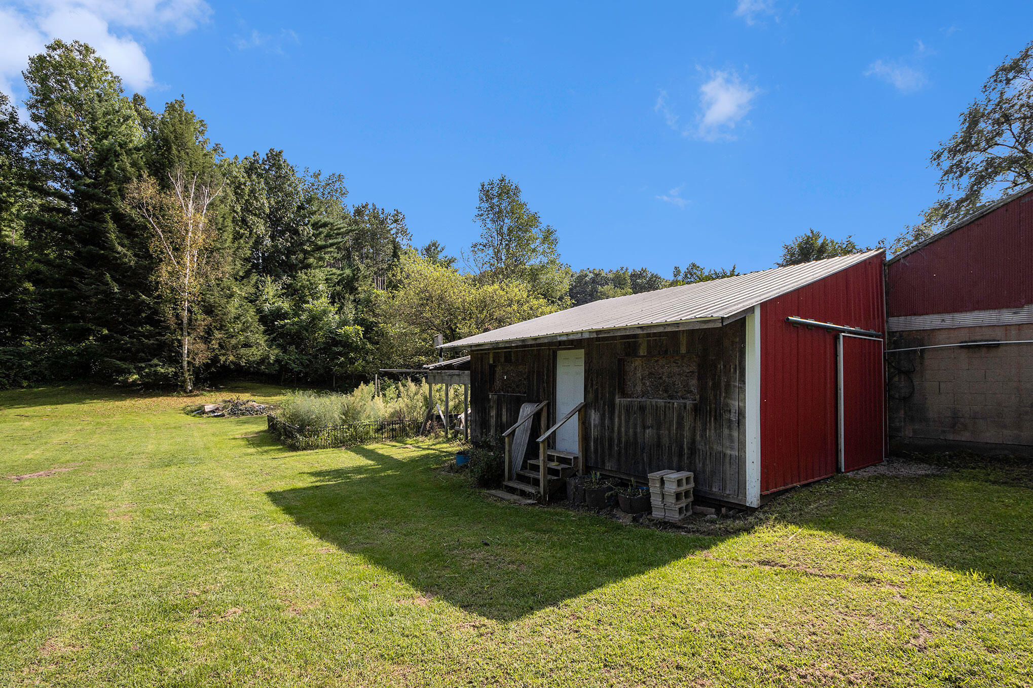 9588 Bellevue Road Battle Creek, MI 49014 - Photo 5 of 39 barn