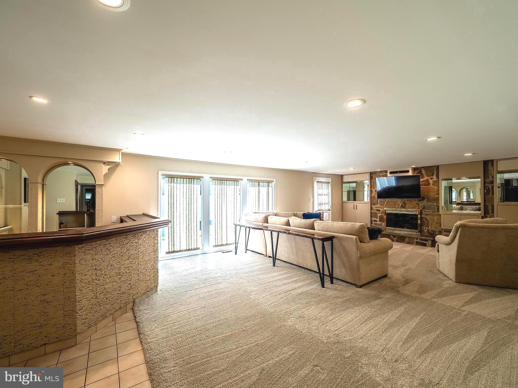 425 Kennebec Road Cherry Hill, NJ 08002 - Photo 20 of 31 Expansive Family Room