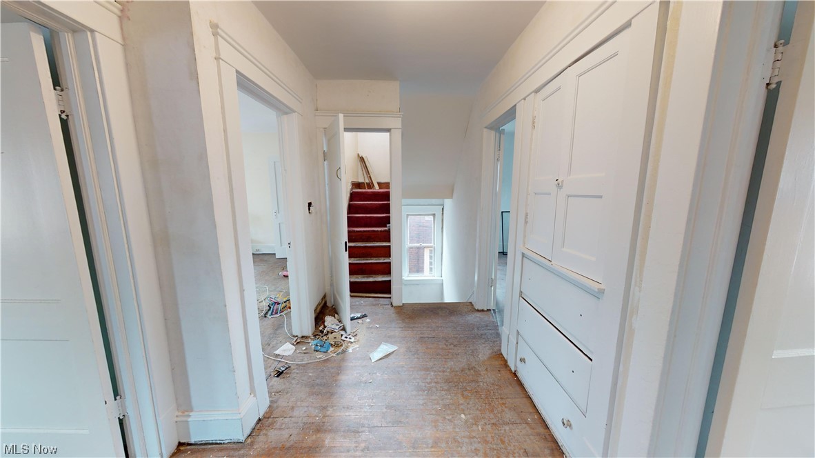 1084 Parkside Road Cleveland, OH 44108 - Photo 15 of 30 View of corridor