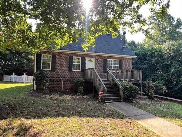 $2,000 | 23 44th Ave Place Northeast, Hickory, NC 28601