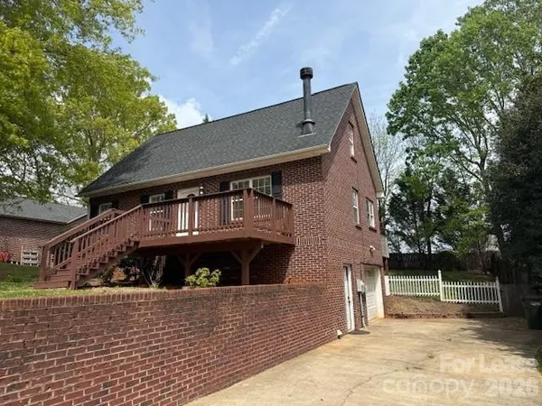 $2,000 | 23 44th Ave Place Northeast, Hickory, NC 28601