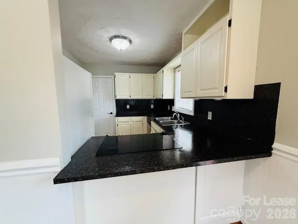 $2,000 | 23 44th Ave Place Northeast, Hickory, NC 28601