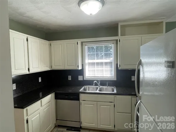 $2,000 | 23 44th Ave Place Northeast, Hickory, NC 28601