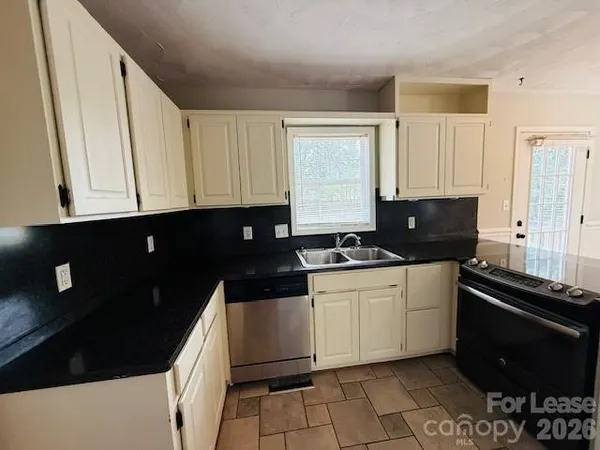 $2,000 | 23 44th Ave Place Northeast, Hickory, NC 28601