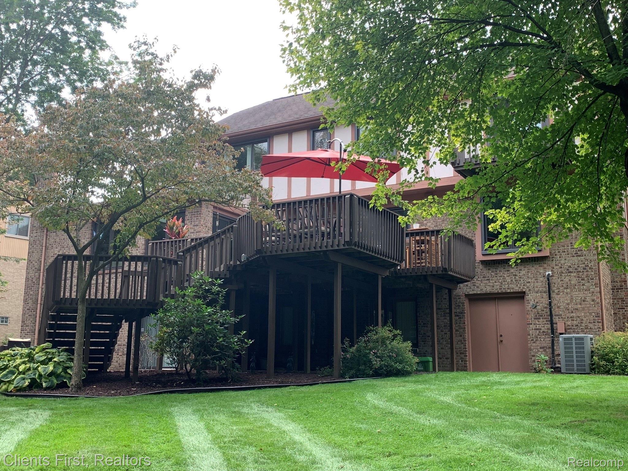 31231 Country Ridge Circle Farmington, MI 48331 - Photo 11 of 73 IMG_1688.JPEG