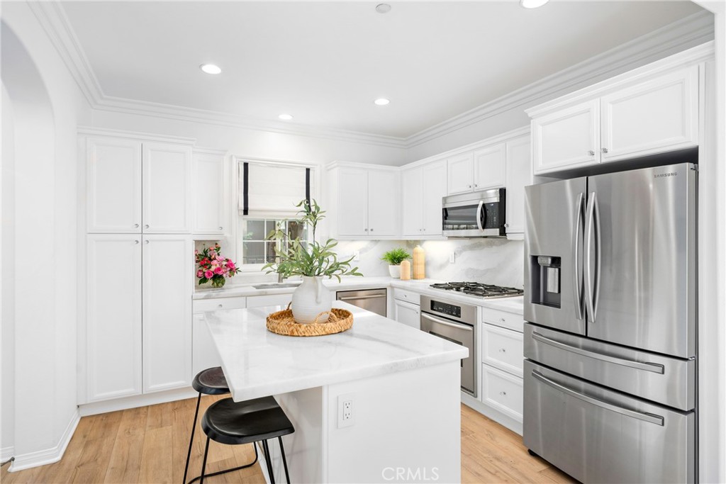 21 Gardenpath Irvine, CA 92603 - Photo 3 of 42