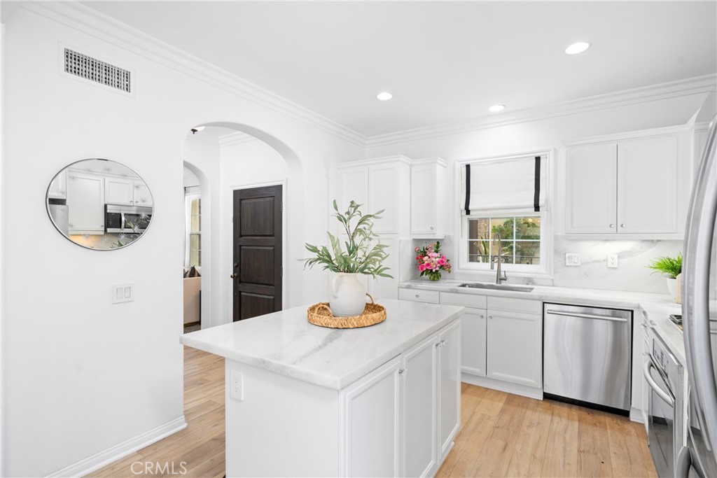 21 Gardenpath Irvine, CA 92603 - Photo 4 of 42