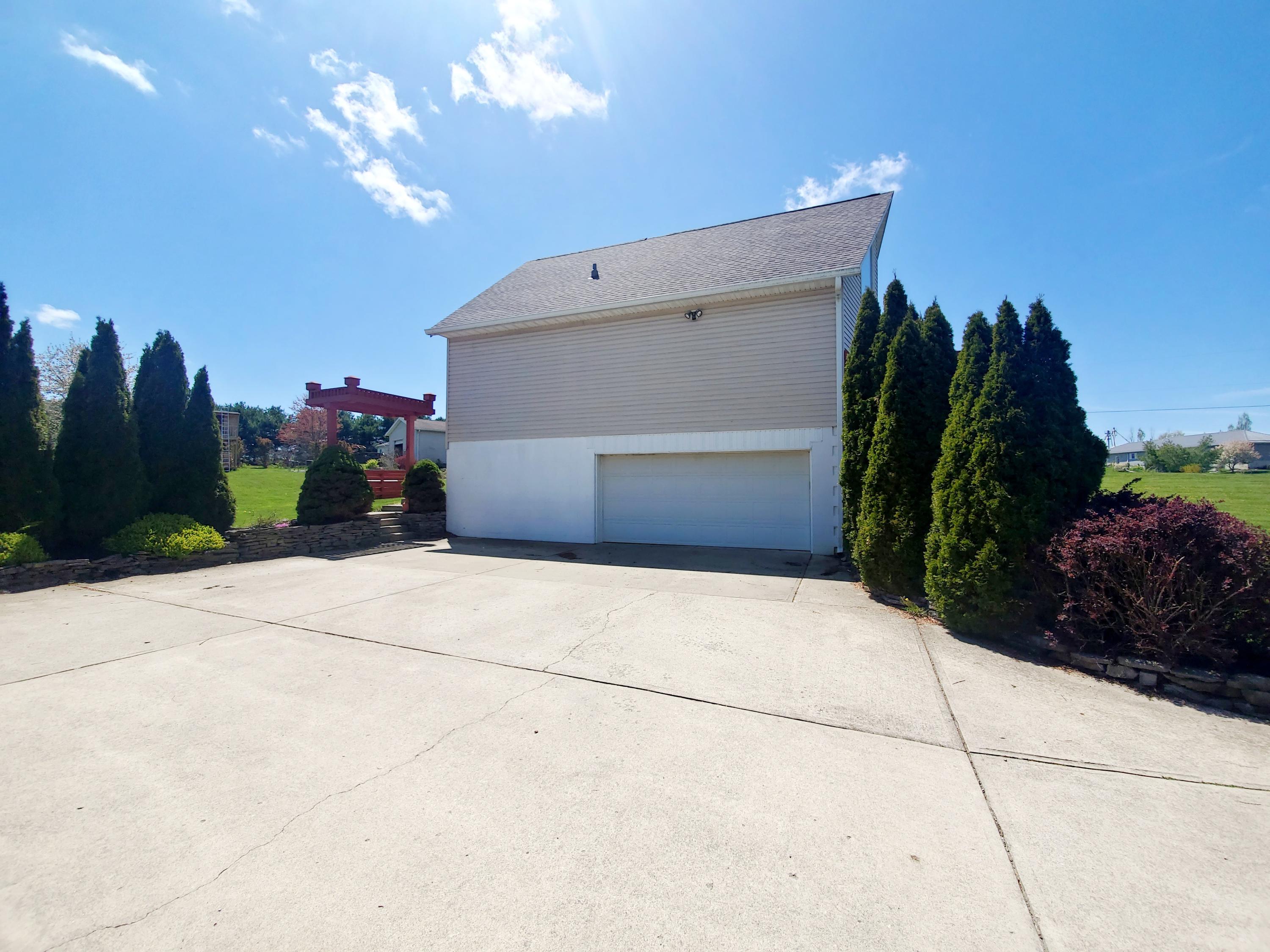 1949 East County Line Road Springfield, OH 45502 - Photo 8 of 67