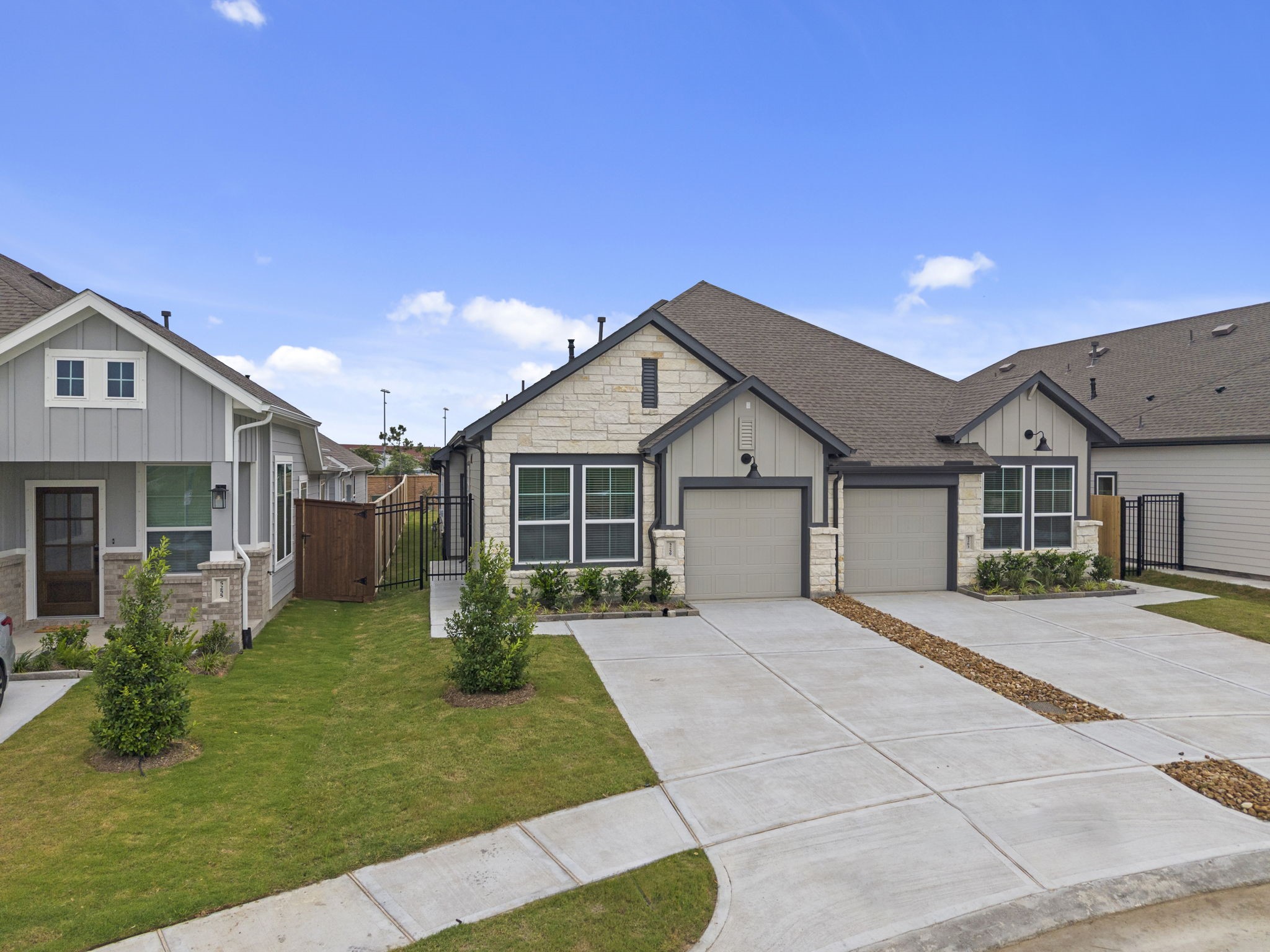 5259 Celestial Court Iowa Colony, TX 77583 - Photo 2 of 32