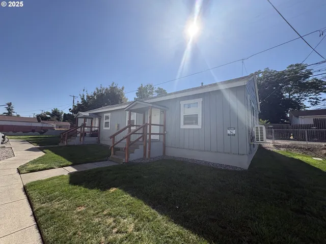 $995,000 | 204 Southeast 12th Street, College Place, WA 99324