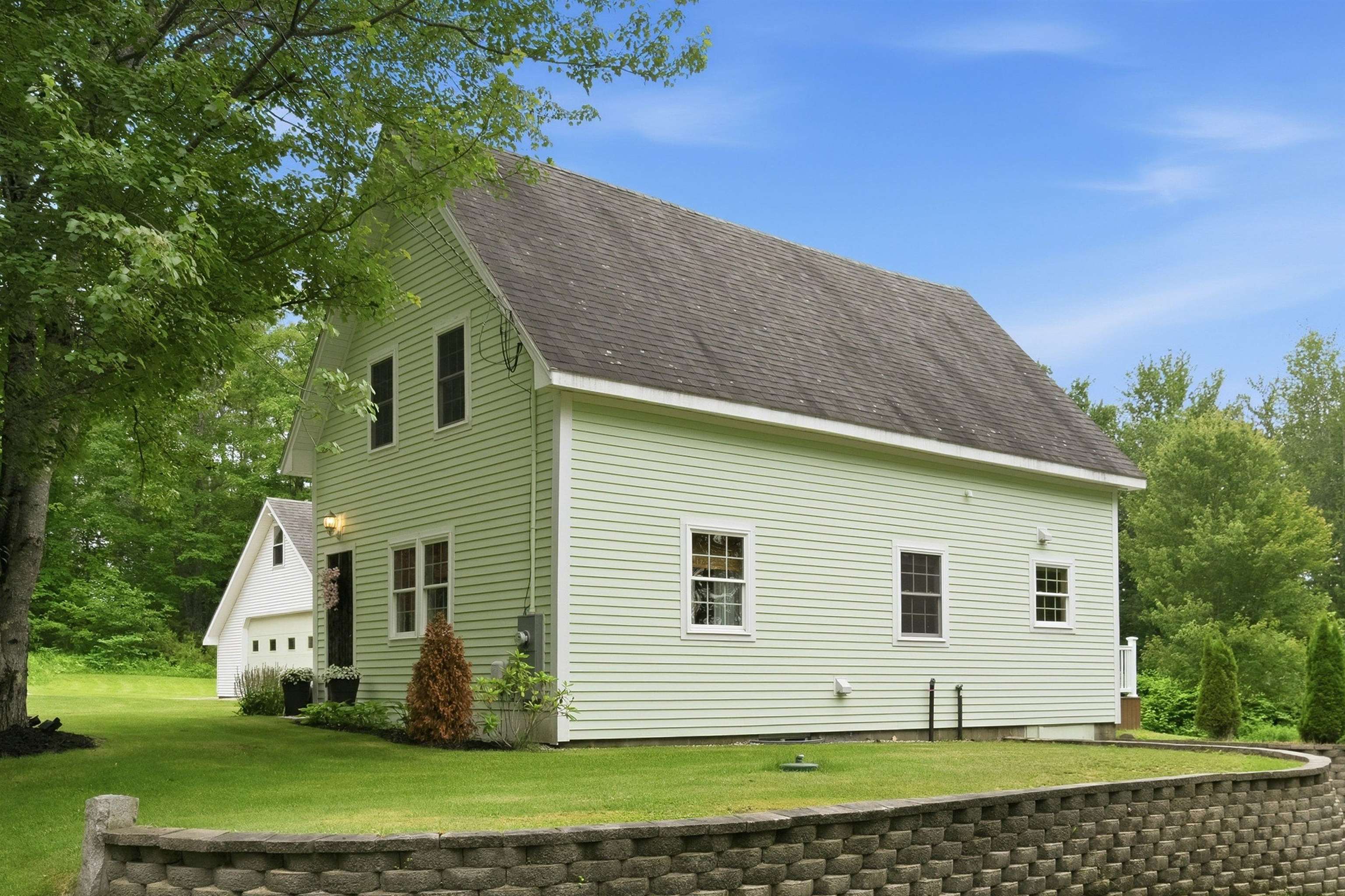 148 East Holderness Road Holderness, NH 03245 - Photo 2 of 40