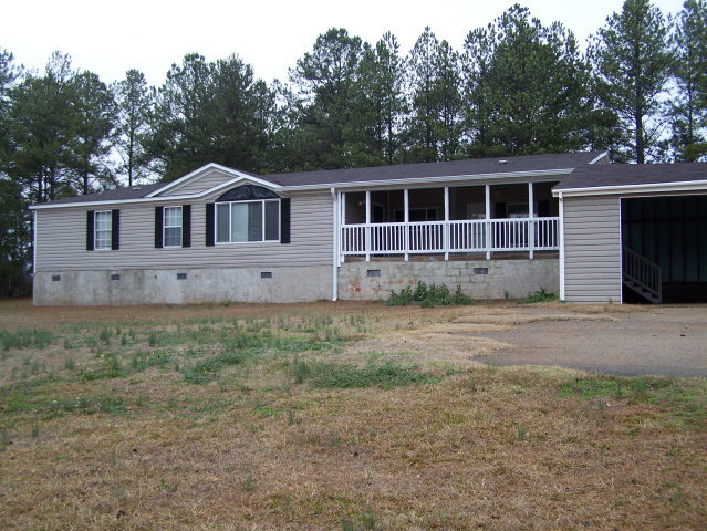 647 Gose Road, Unit 1B Forsyth, GA 31029 - Photo 1 of 1 a front view of a house with garden