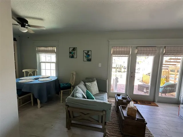 $4,200 | 5006 Starfish Drive Southeast, Unit A, St. Petersburg, FL 33705